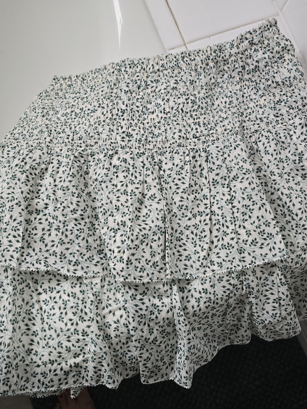 Uniqlo Green And White Floral Mini Skirt, Small